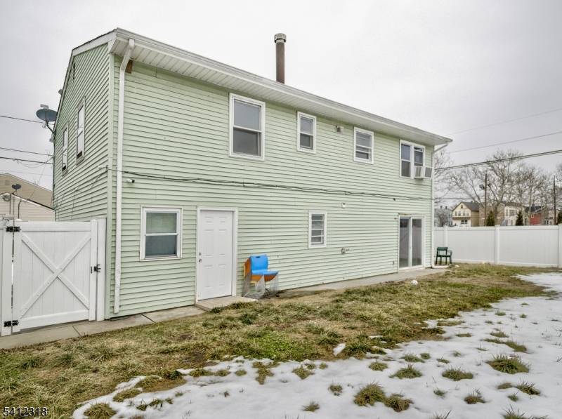 42 Mercer St, Carteret Boro, NJ 07008