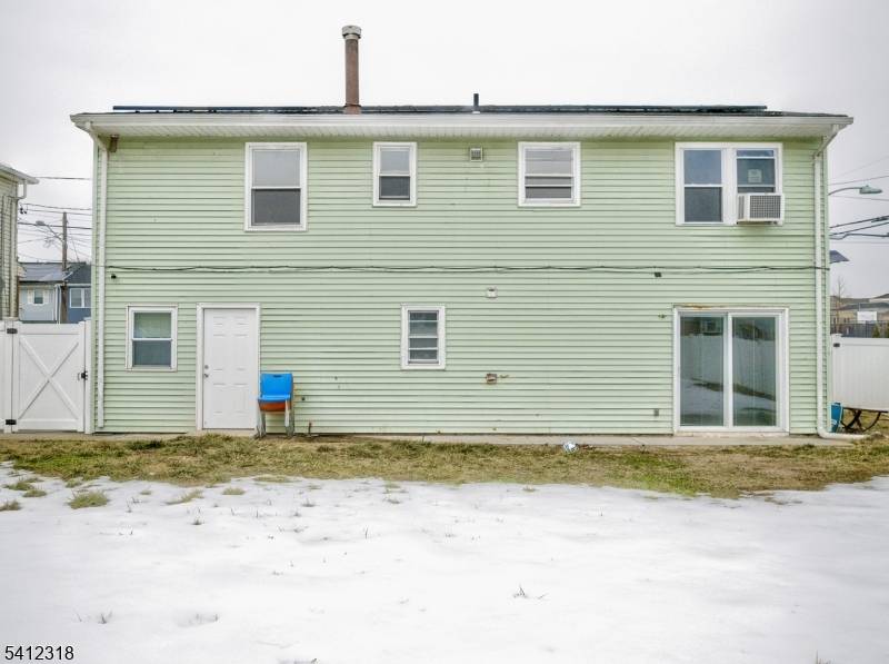 42 Mercer St, Carteret Boro, NJ 07008