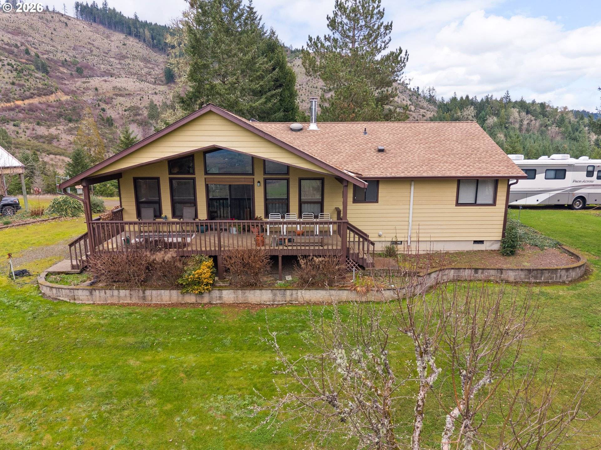 864 LARKSPUR LN, Oakland, OR 97462