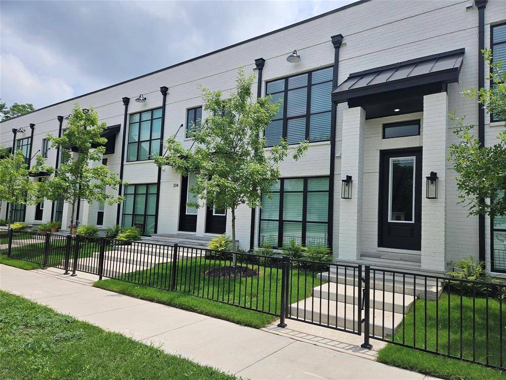 408 Dr Martin Luther King Jr Boulevard #302, Waxahachie, TX 75165