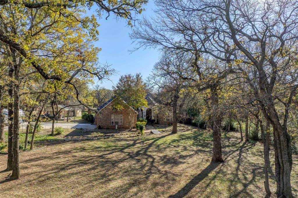 1071 E Oak Shores Drive, Cross Roads, TX 76227