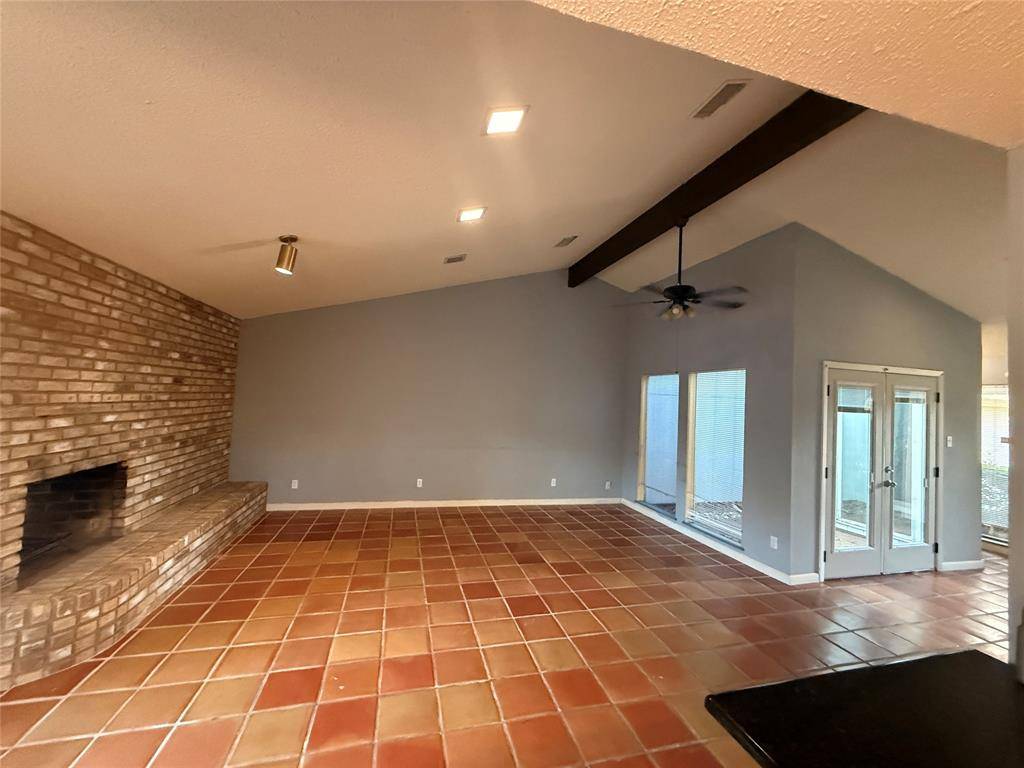 5604 Trail Crest Drive, Arlington, TX 76017