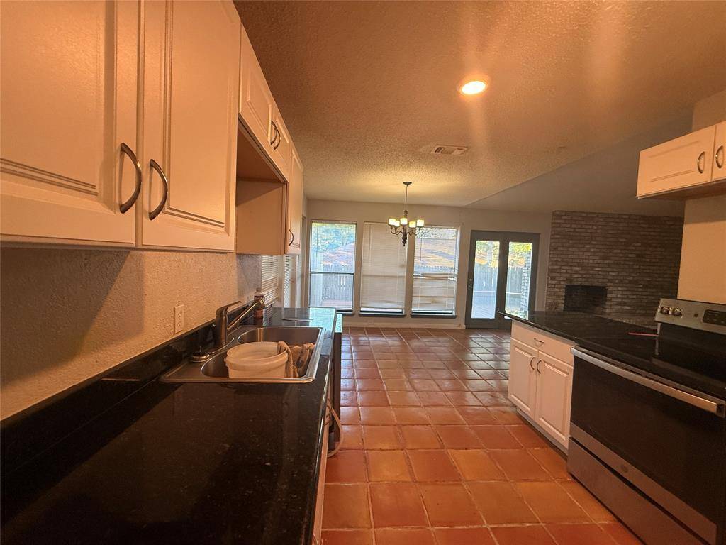 5604 Trail Crest Drive, Arlington, TX 76017