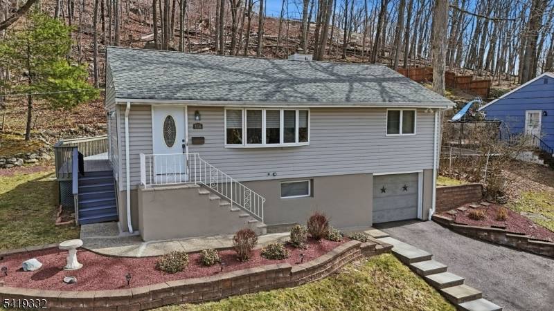 116 Rafkind Rd, Bloomingdale Boro, NJ 07403