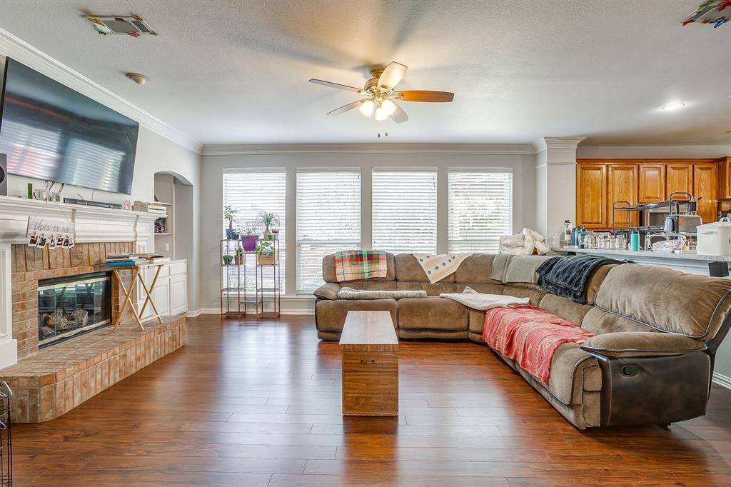 6602 Fox Glen Drive, Arlington, TX 76001