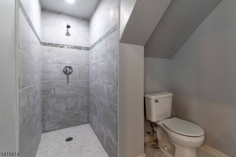 21 Dodd St, East Orange City, NJ 07017