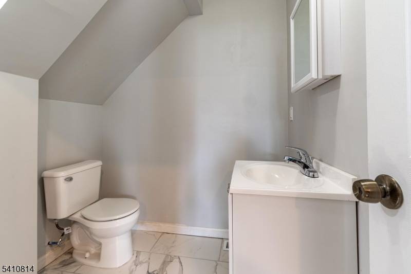 21 Dodd St, East Orange City, NJ 07017