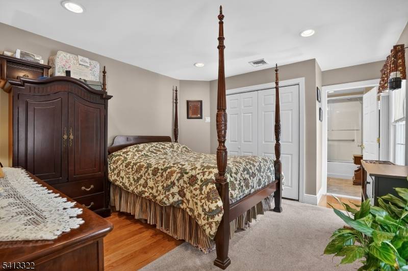 40 Cedar St, Bloomingdale Boro, NJ 07403