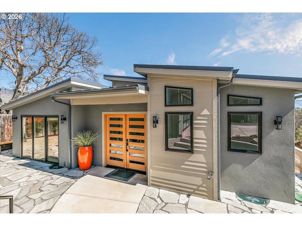 852 OAK ST, Ashland, OR 97520