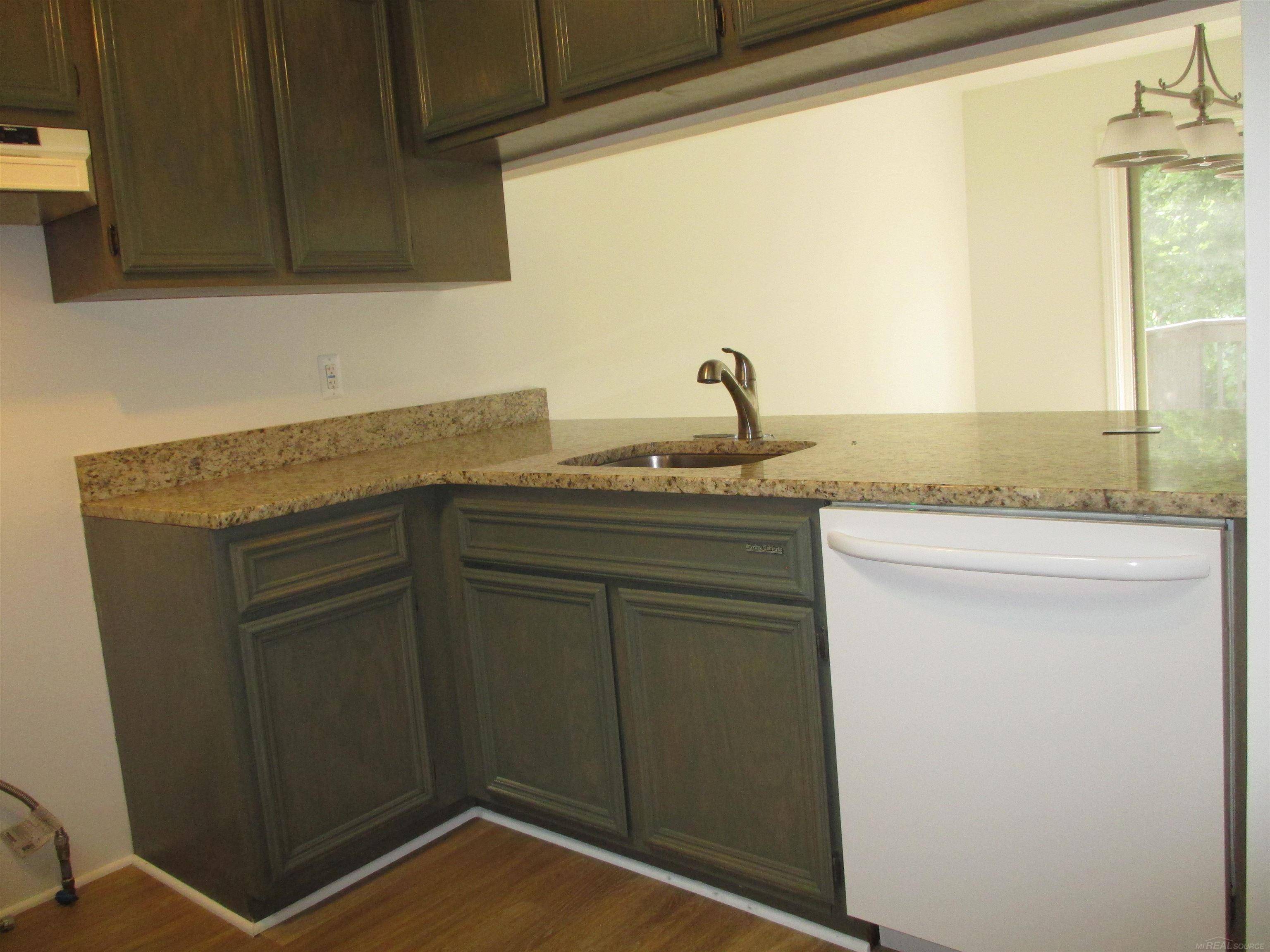 35907 Fierimonte DR, Clinton Twp, MI 48035