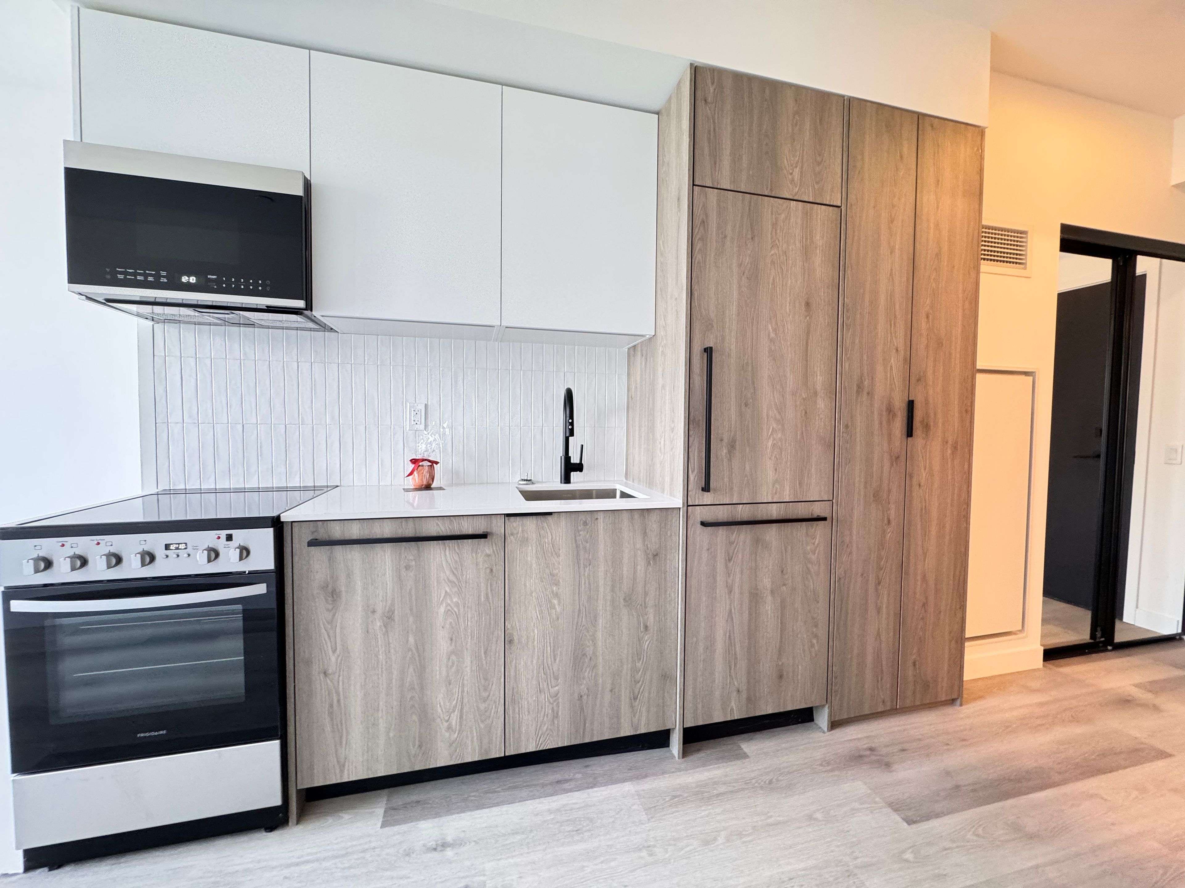 1635 MILITARY TRL #704, Toronto E10, ON M1C 1B2