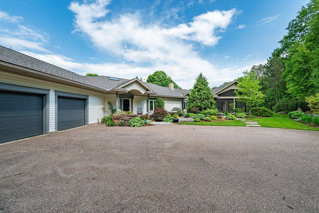 2741 Foymount RD, Bonnechere Valley, ON K0J 1T0