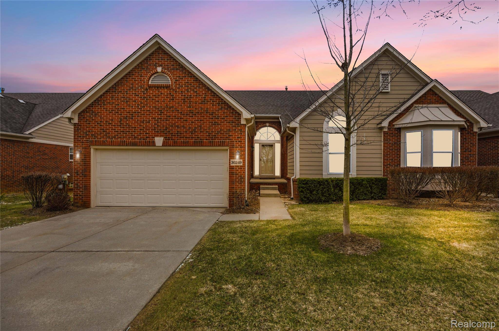 30249 Viewcrest DR, Novi, MI 48377