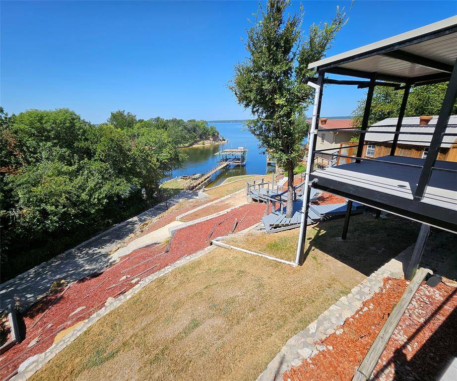 411 N Lake Shore Circle, Lake Bridgeport, TX 76426