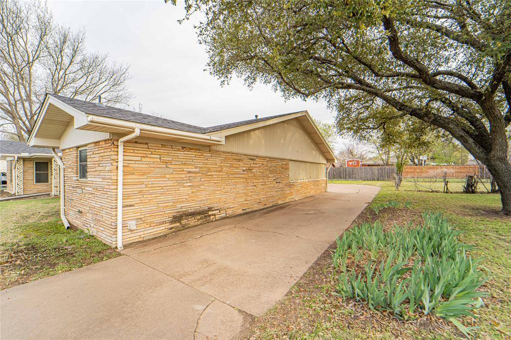 1405 W Wheeler Street, Breckenridge, TX 76424
