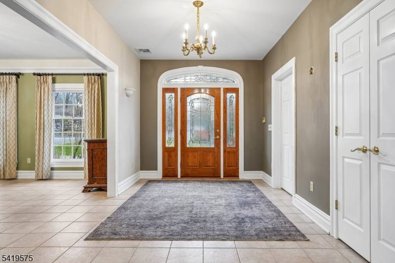 9 Nuthatch Ct, Allamuchy Twp., NJ 07840