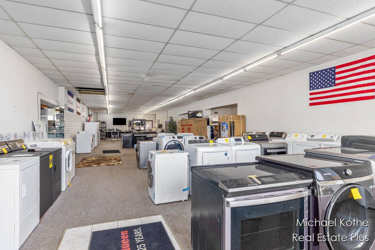 130 & 134 W State ST, Hastings, MI 49058