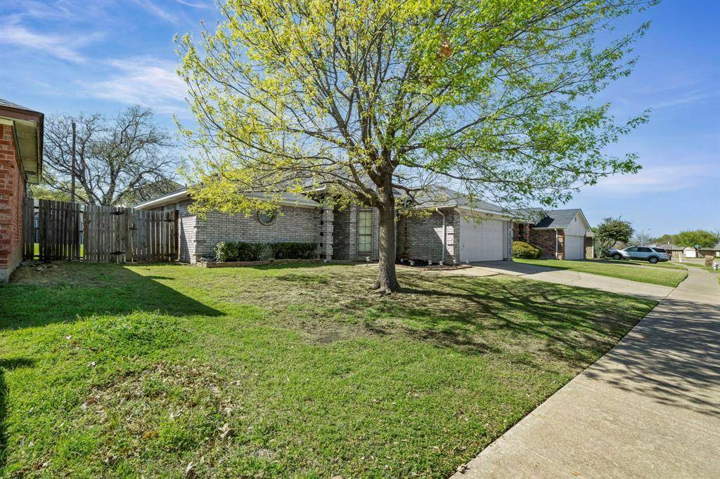 6712 Running Creek Drive, Arlington, TX 76001