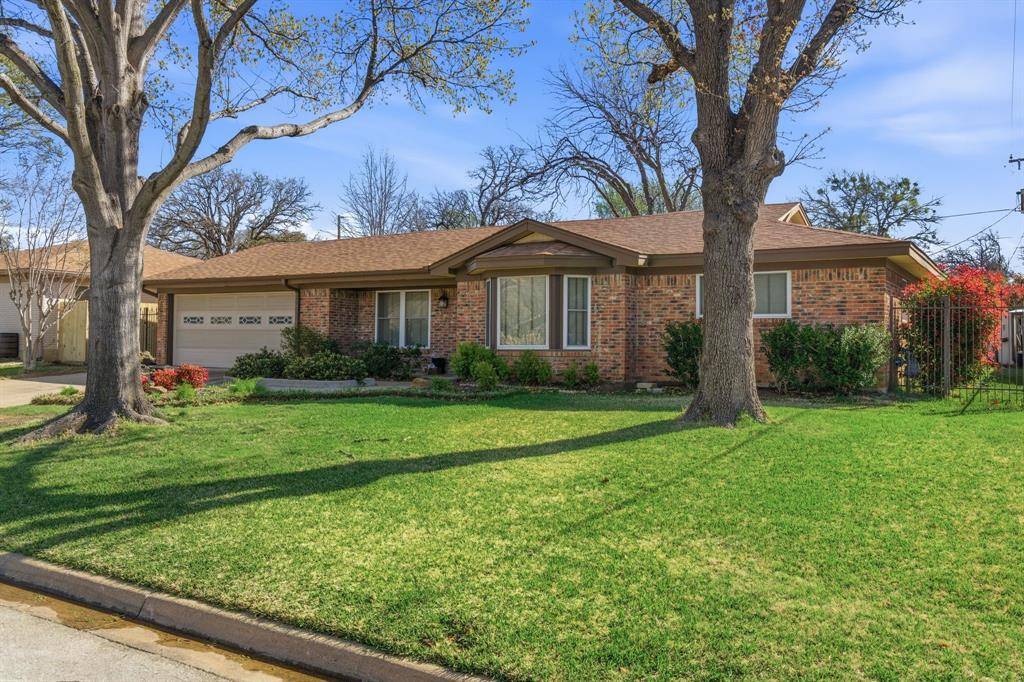 1760 Acorn Lane, Hurst, TX 76054