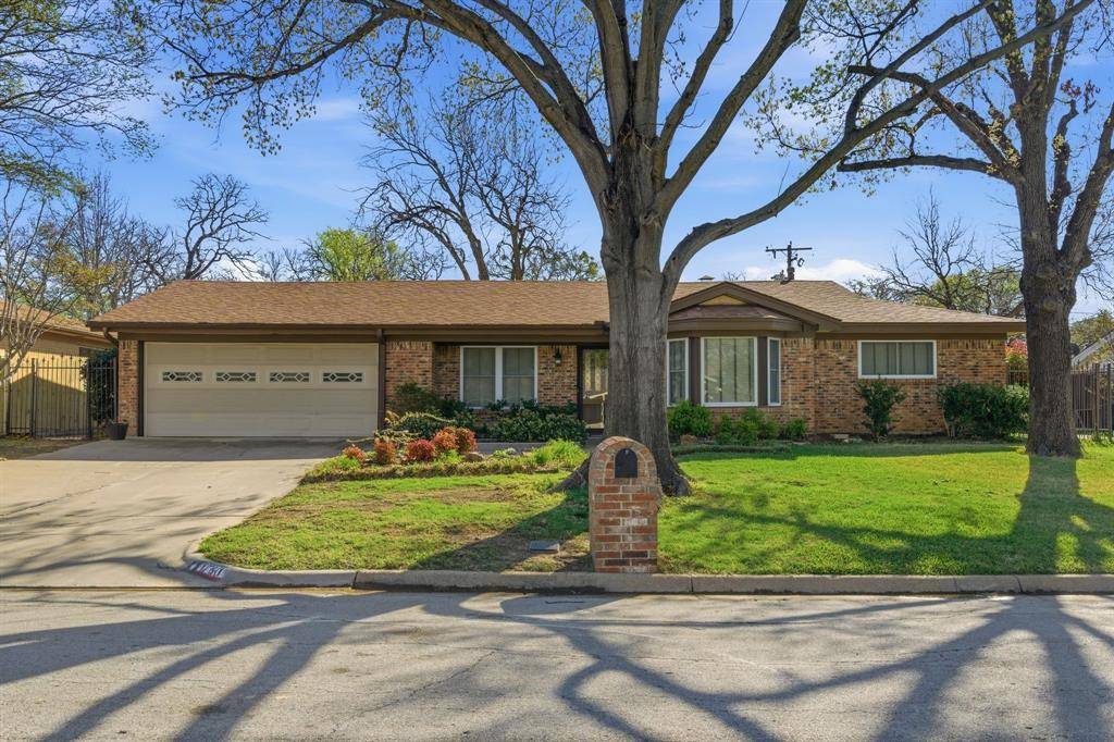 1760 Acorn Lane, Hurst, TX 76054