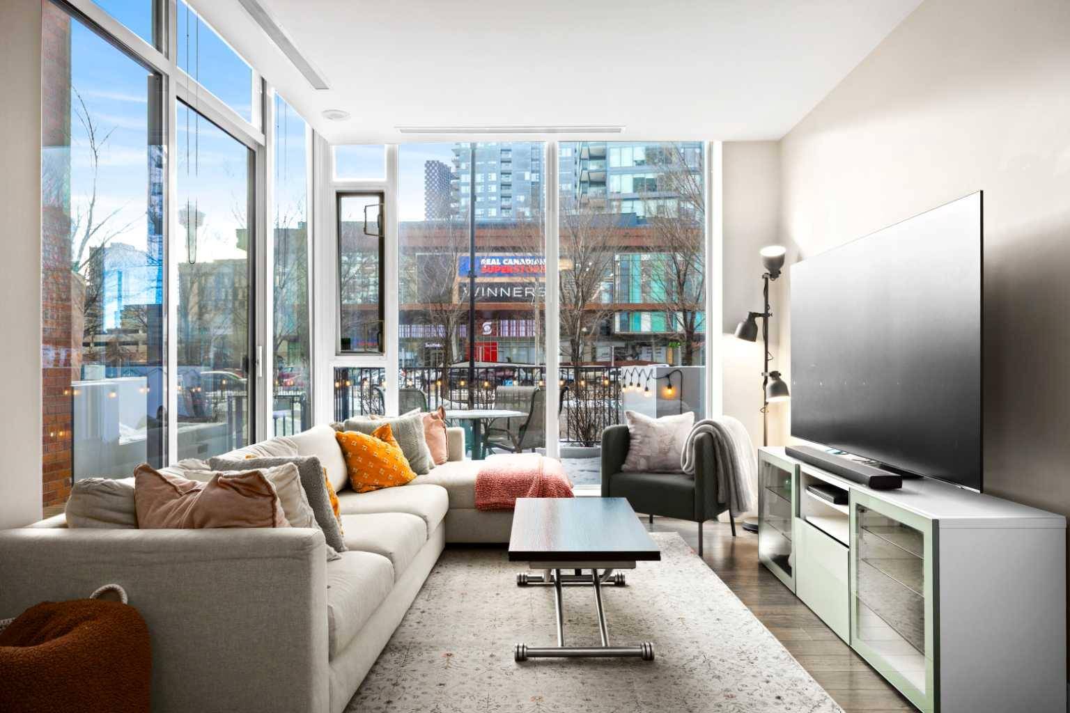 574 Riverfront LN SE, Calgary, AB T2G1K1