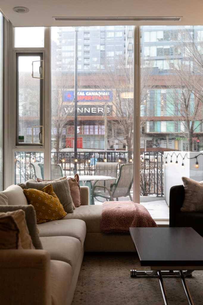 574 Riverfront LN SE, Calgary, AB T2G1K1