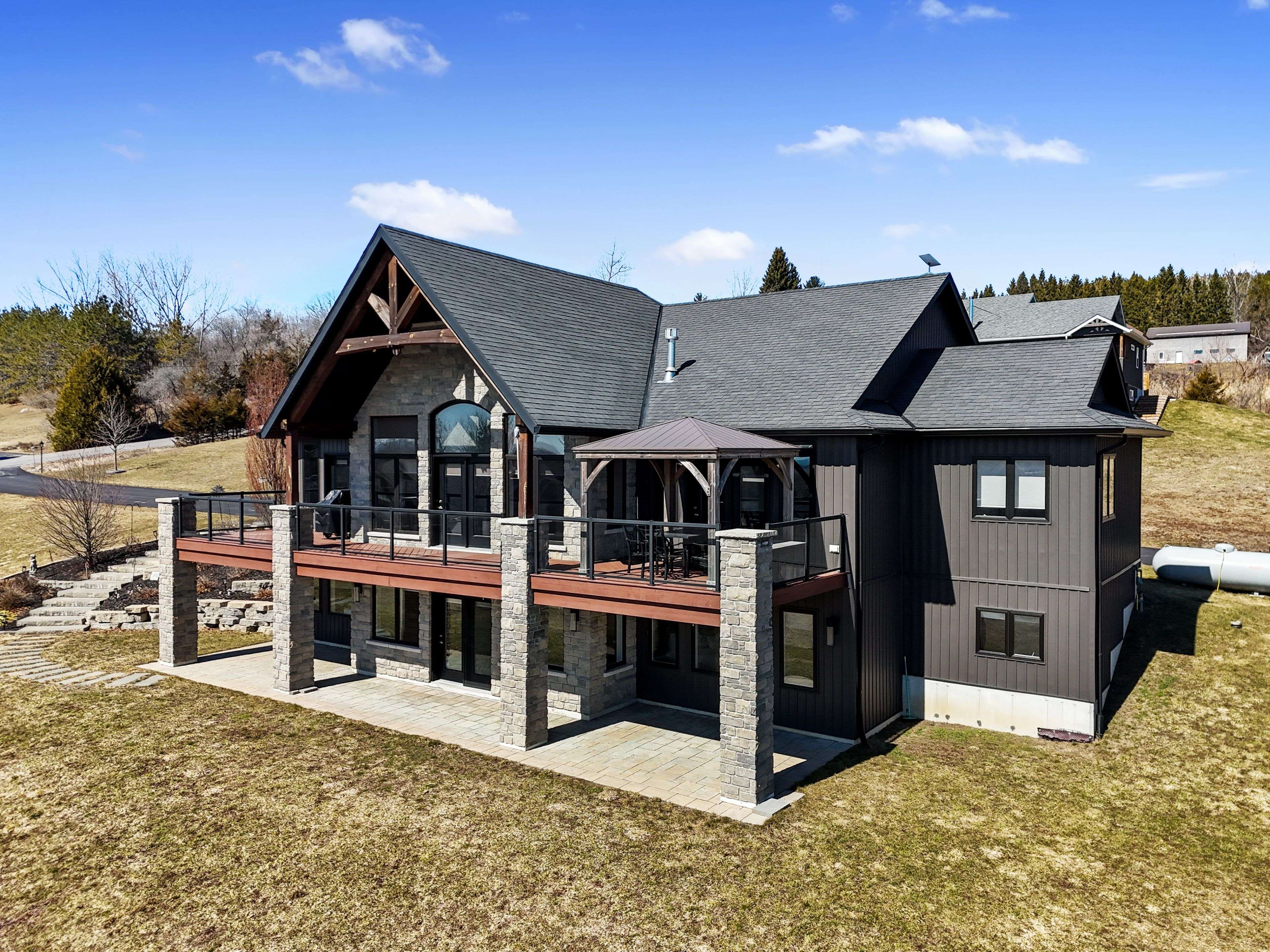 667 Huff RD, Brighton, ON K0K 1H0