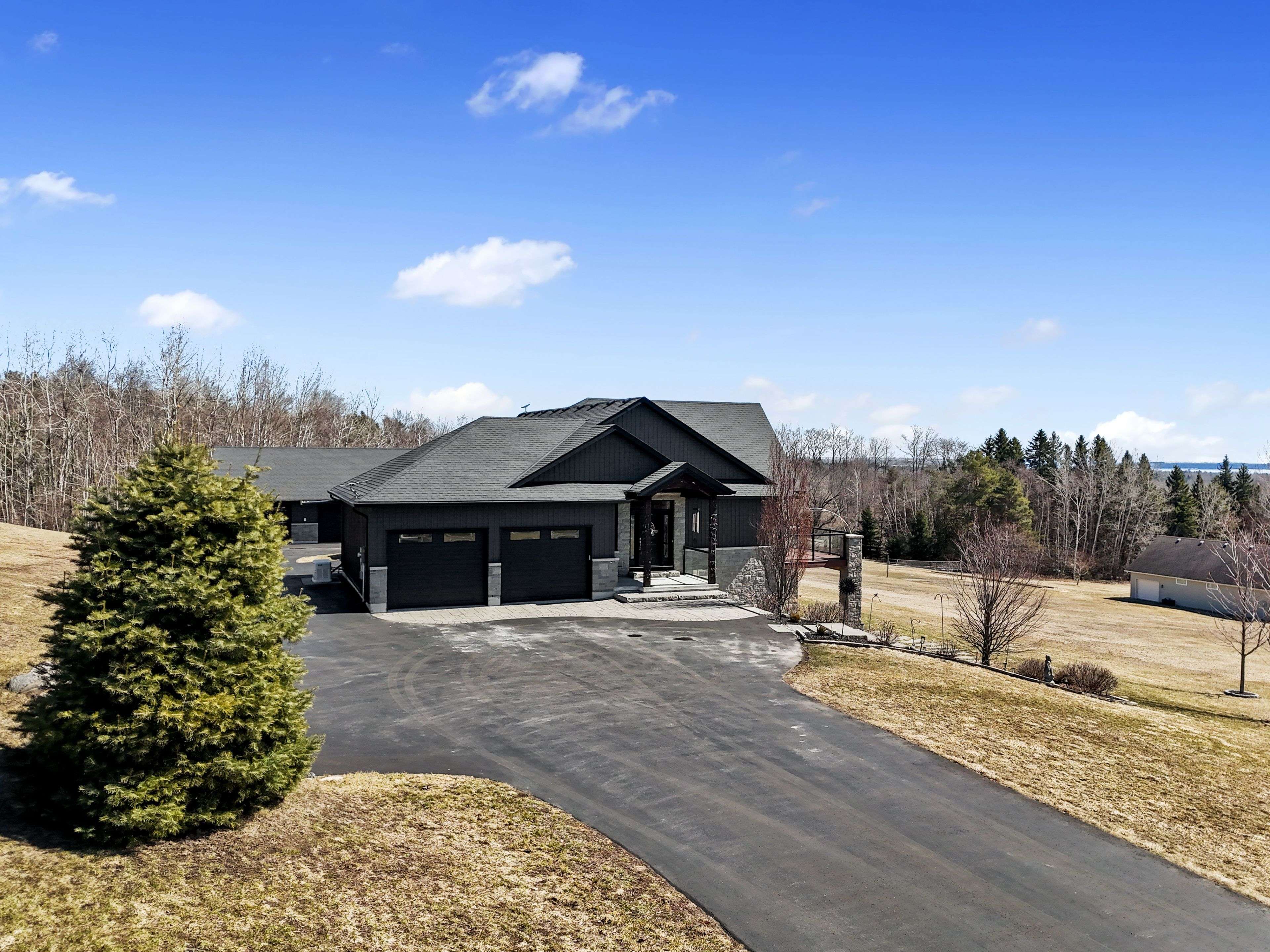 667 Huff RD, Brighton, ON K0K 1H0