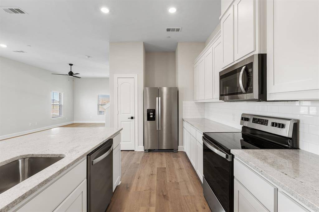 437 MB's Way, Pilot Point, TX 76258