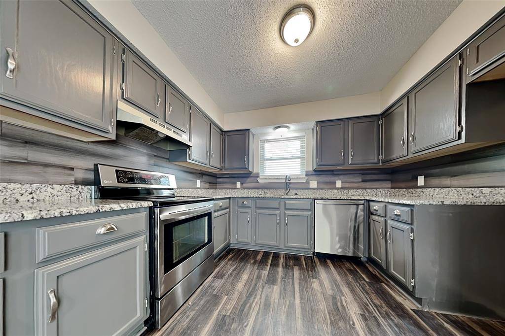 6217 Autumn Springs Court, Arlington, TX 76001