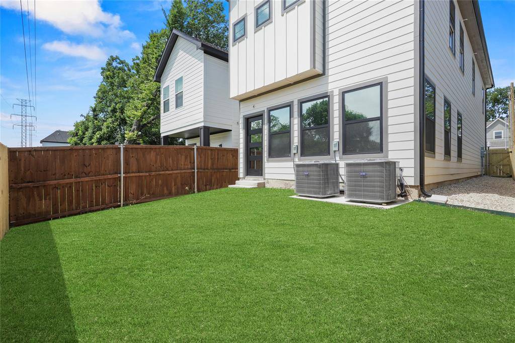 420 N Moore Street, Dallas, TX 75203