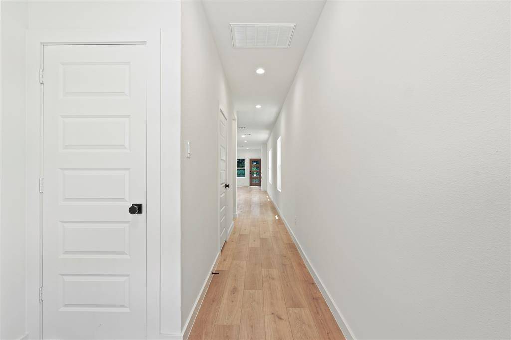 420 N Moore Street, Dallas, TX 75203