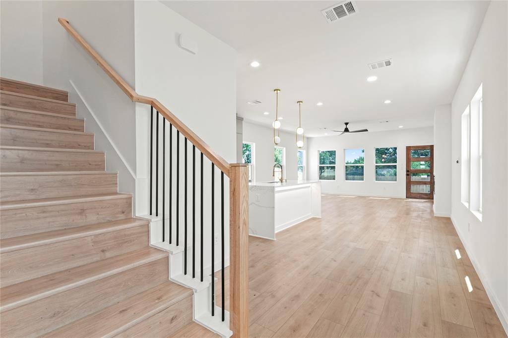 420 N Moore Street, Dallas, TX 75203