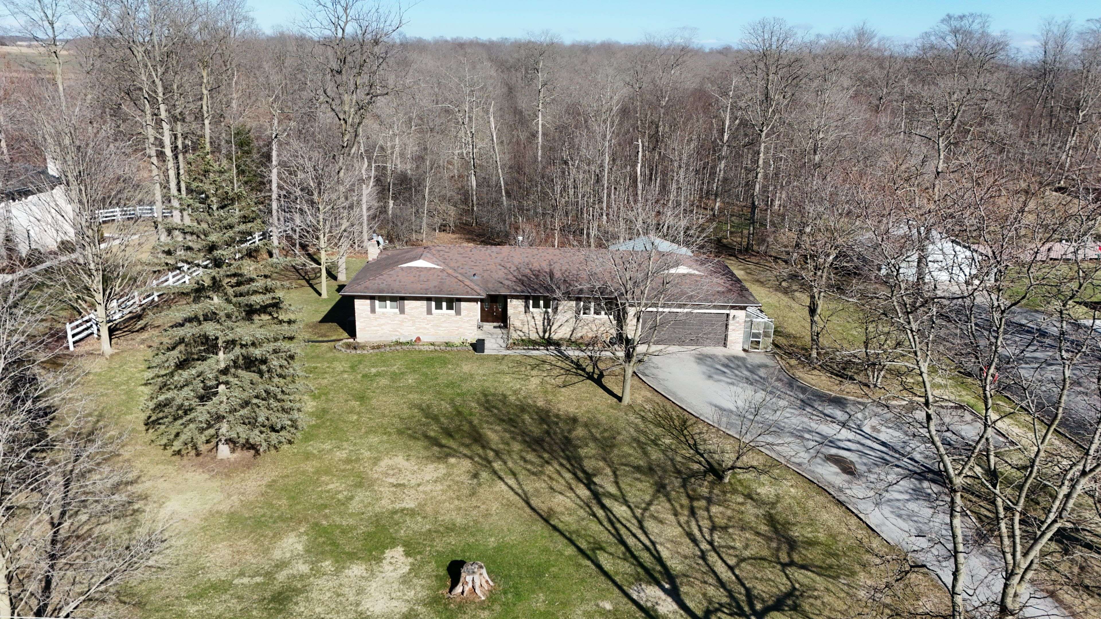 4422 Nauvoo RD, Brooke-alvinston, ON N0M 2S0