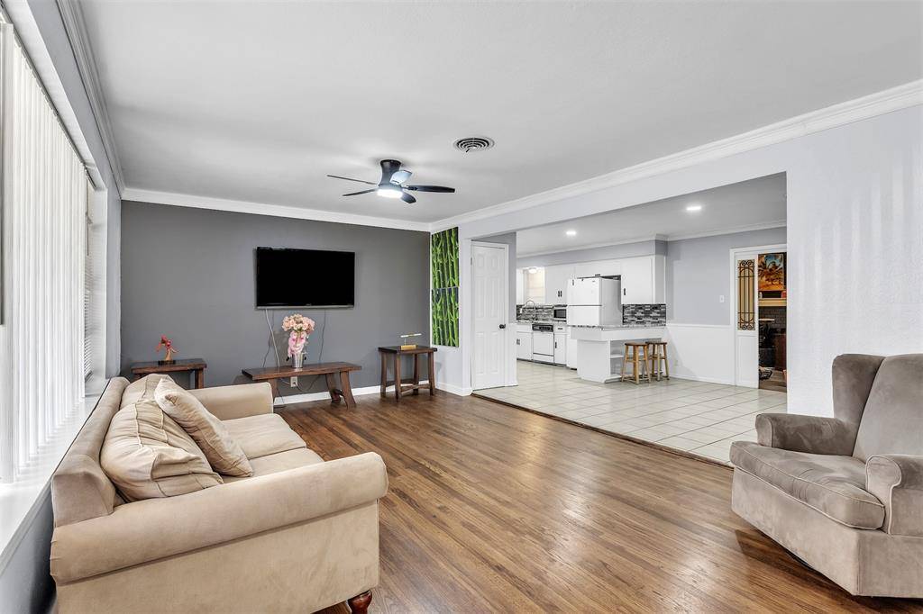 709 Valley View Drive, Arlington, TX 76010