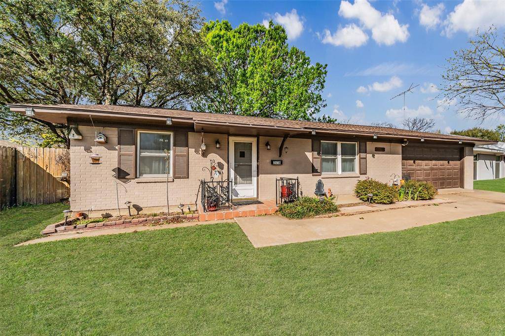 2638 Crestbrook Lane, Grand Prairie, TX 75052