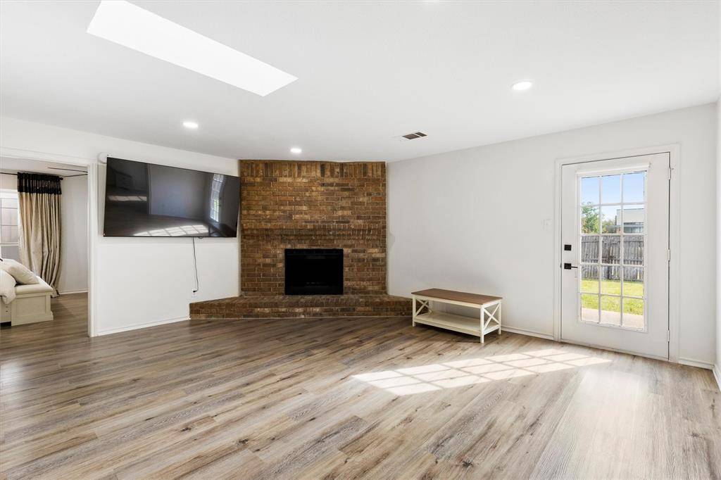 3242 Spring Meadow Lane, Grand Prairie, TX 75052