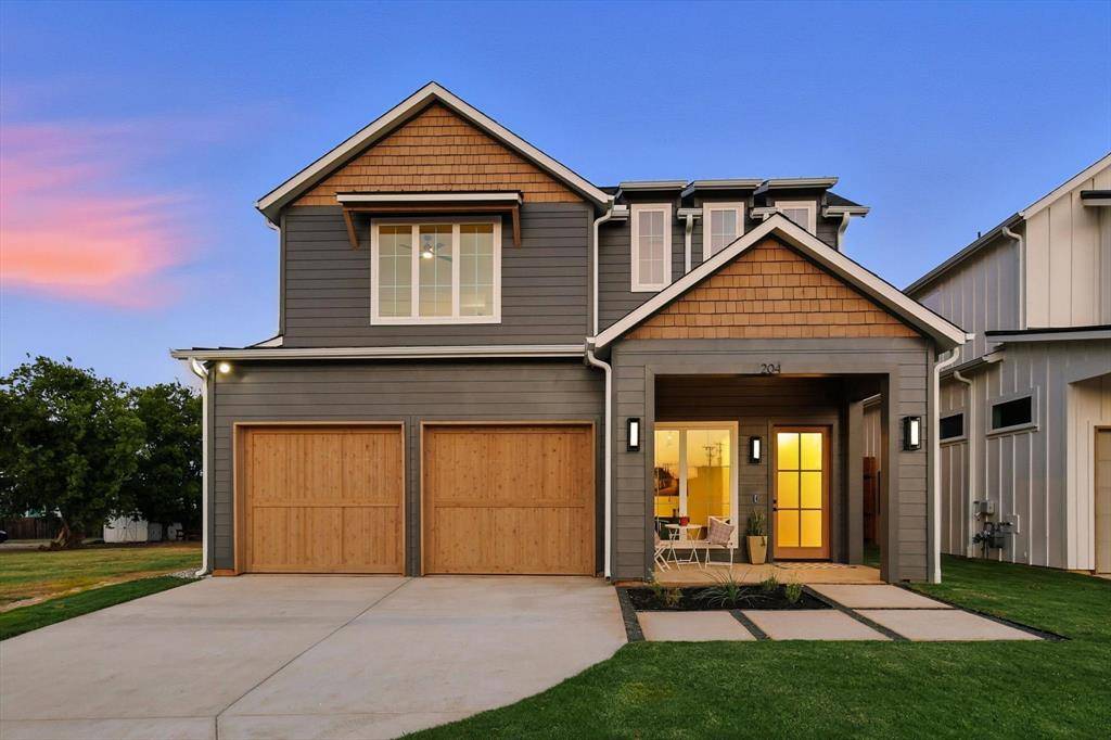 204 North Pine Street, Roanoke, TX 76262