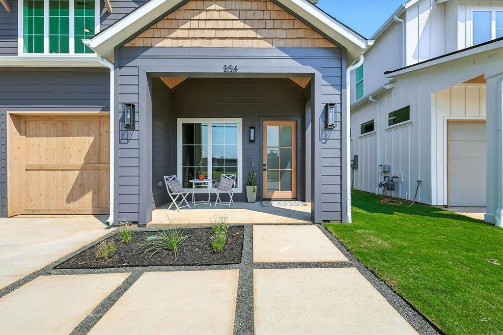 204 North Pine Street, Roanoke, TX 76262