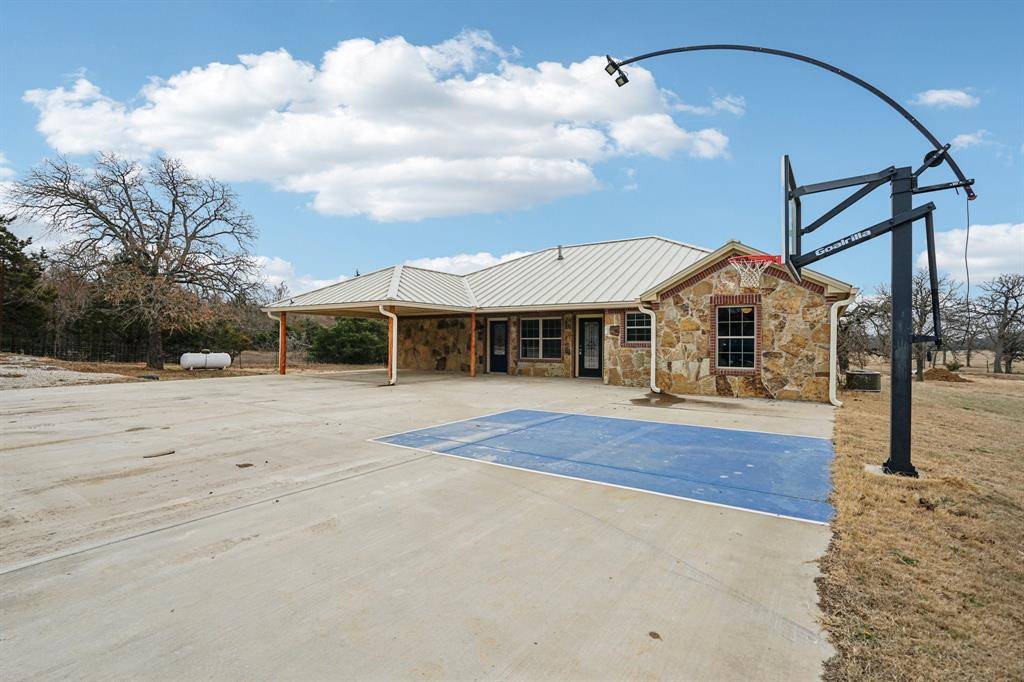 718 County Road 232, Collinsville, TX 76233