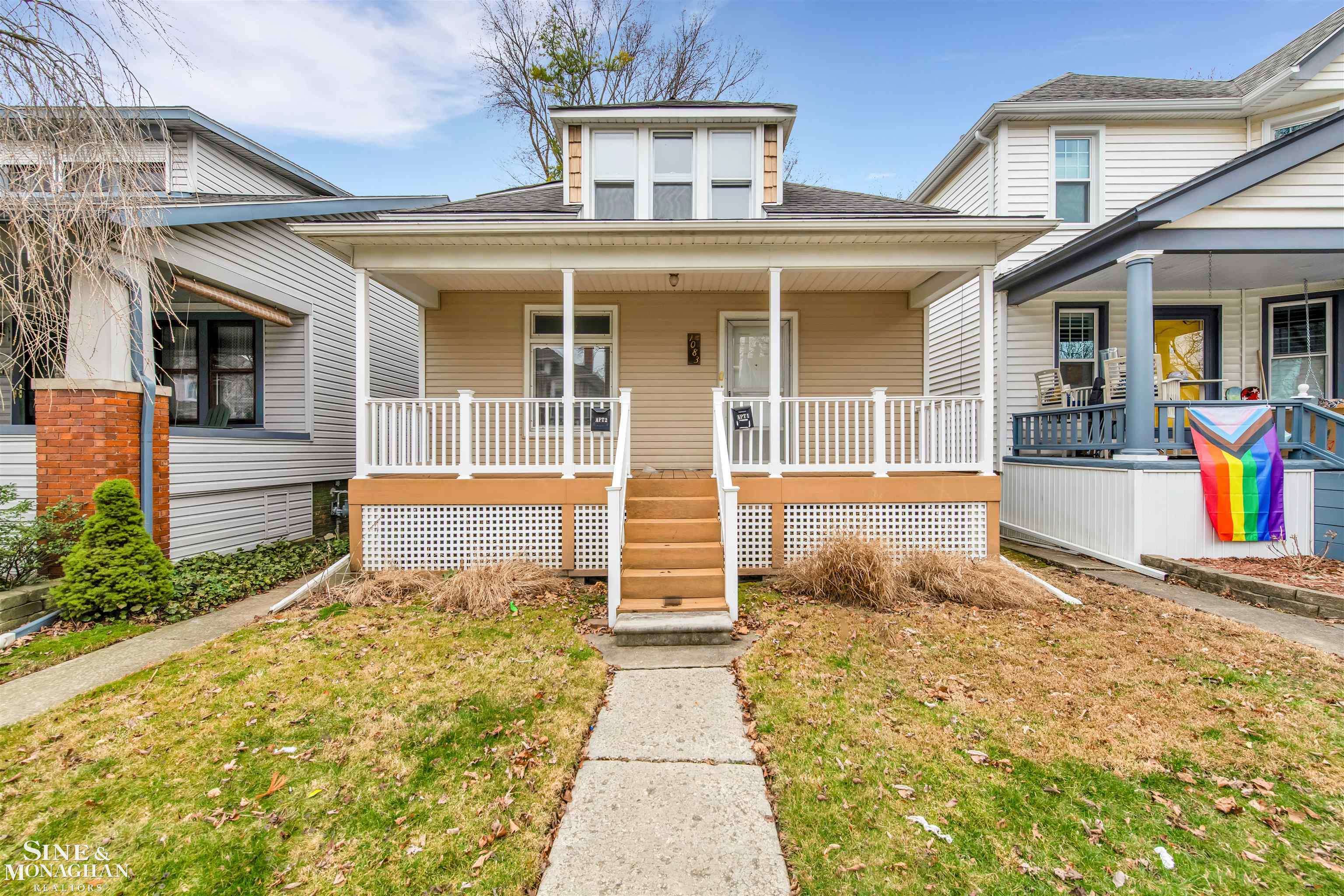 1083 Lakepointe ST, Grosse Pointe Park, MI 48230