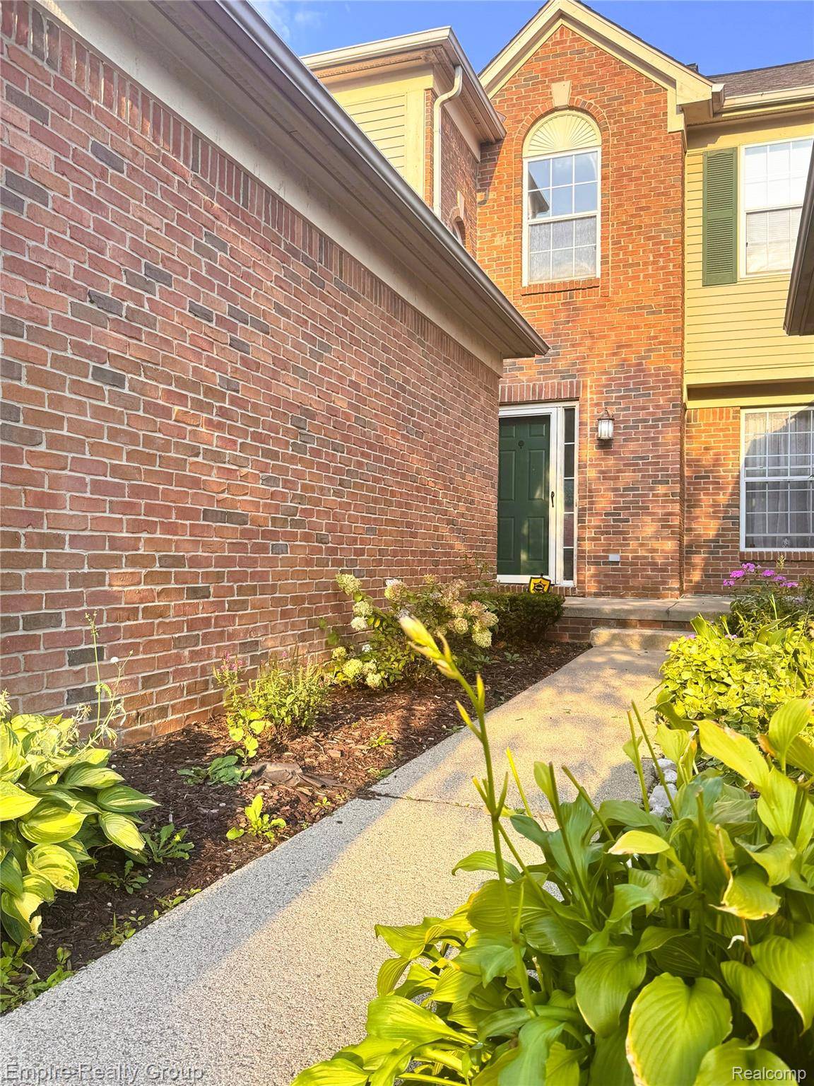 122 Legacy Park CIR, Dearborn Heights, MI 48127