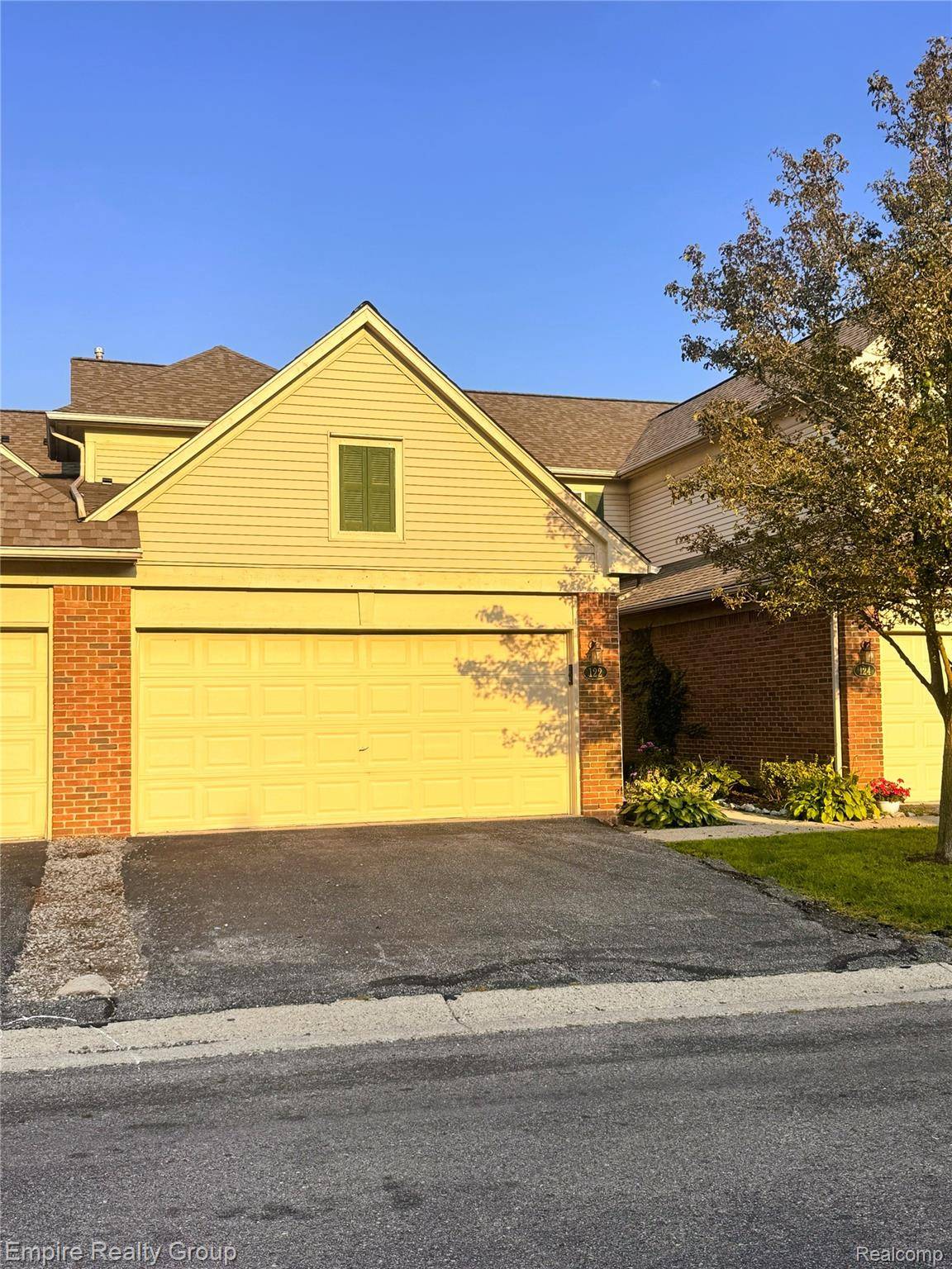 122 Legacy Park CIR, Dearborn Heights, MI 48127