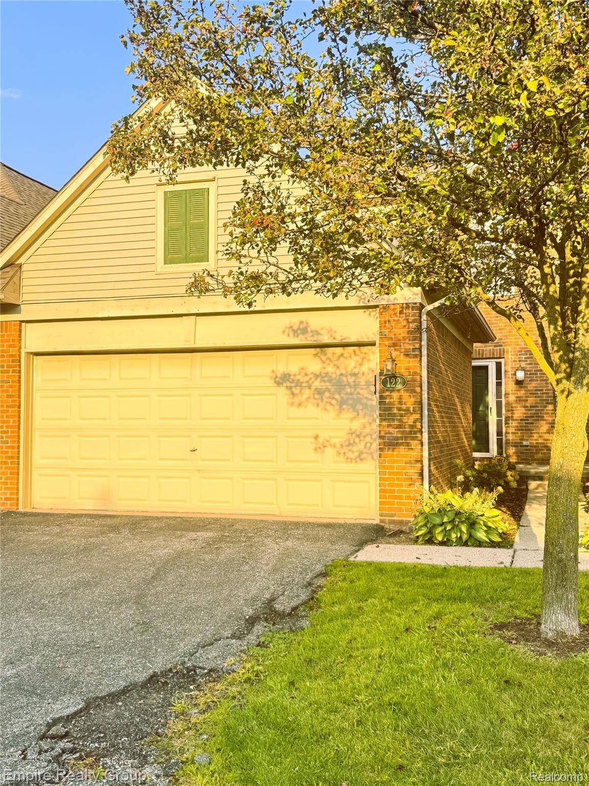 122 Legacy Park CIR, Dearborn Heights, MI 48127