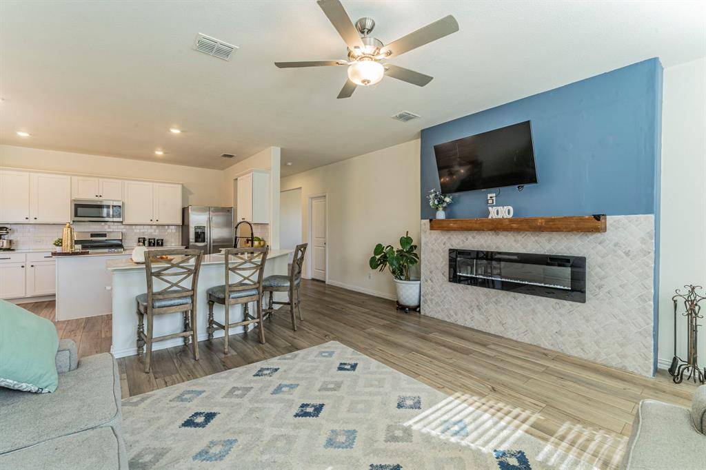 1240 Almond Road, Azle, TX 76020