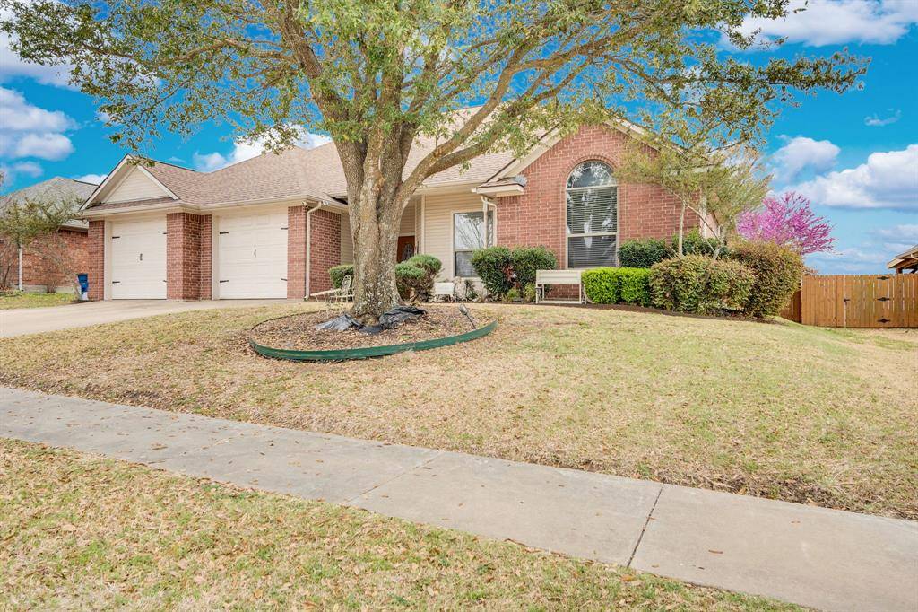 1305 Louise Lane, Ennis, TX 75119