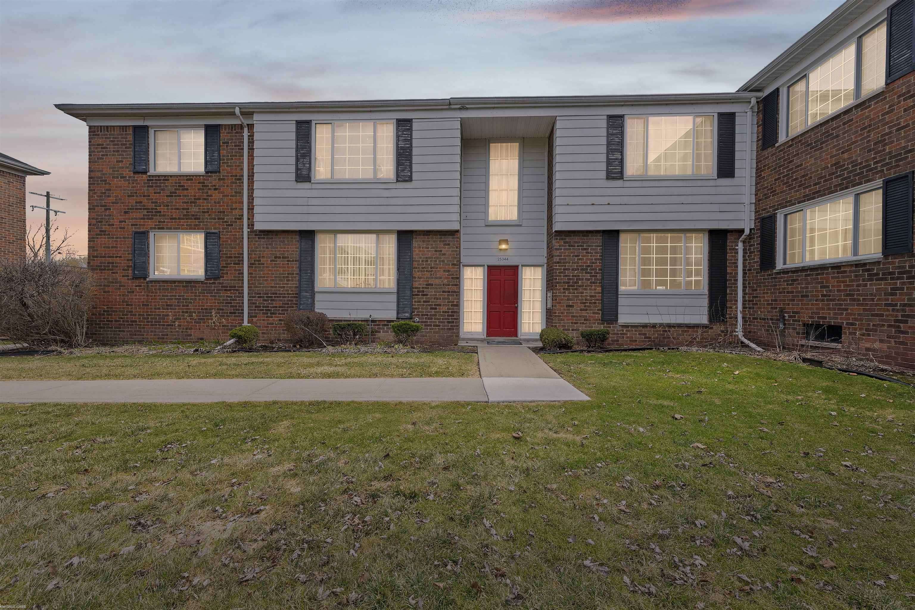 25344 Shiawassee CIR, Southfield, MI 48033