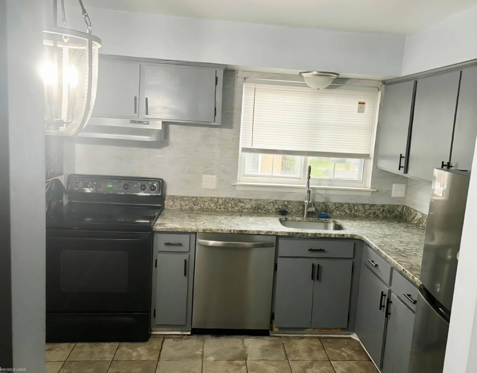 25344 Shiawassee CIR, Southfield, MI 48033