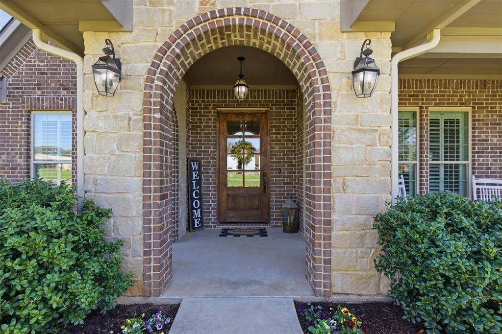 1201 Parkway Lane, Pilot Point, TX 76258