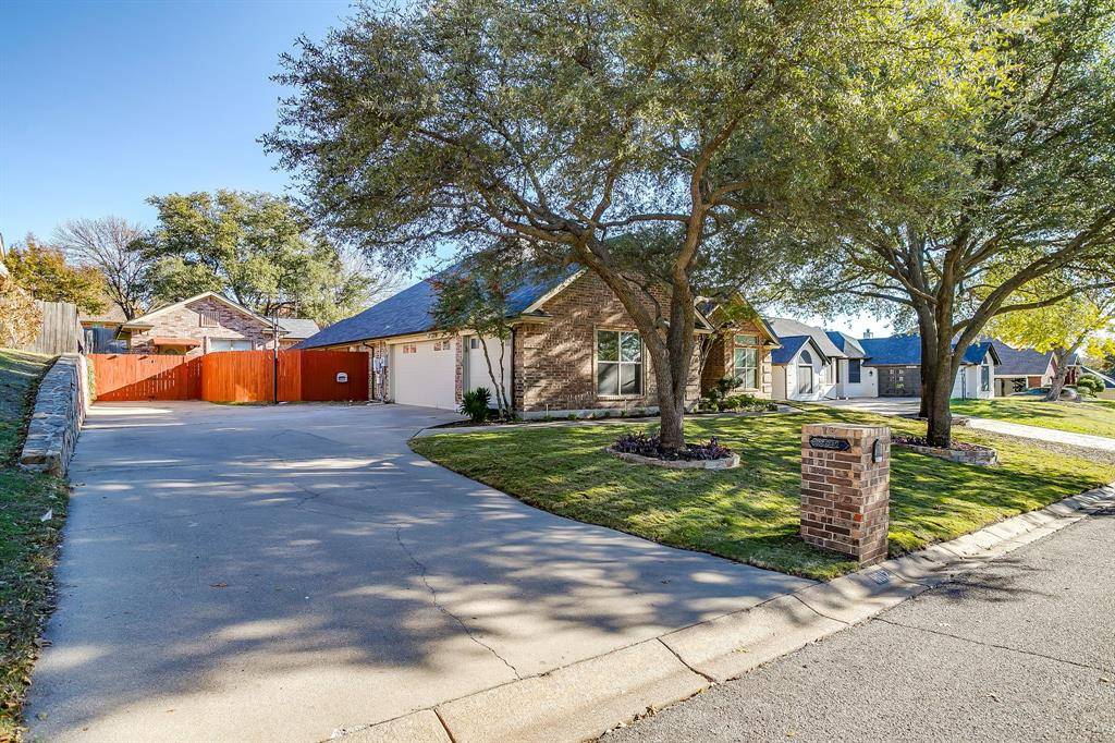 8612 Woodslane Drive, Fort Worth, TX 76179